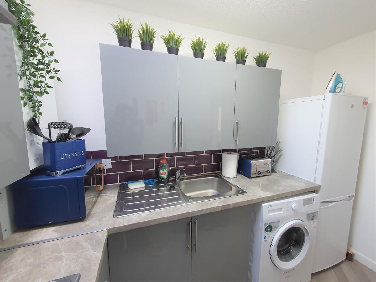 Thesiger Court Apartments - Free Private Parking - By Property Promise Cardiff Dış mekan fotoğraf